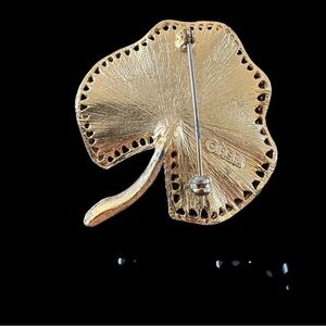 Gold‎ Leaf Brooch Pin